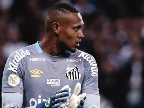 Com a venda de John, torcida do Santos pede transparência da nova diretoria