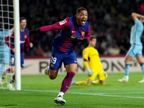 Vitor Roque desencanta no Barcelona e bate recorde de Ronaldo