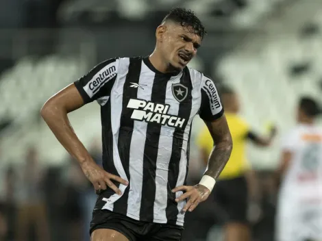 Torcedor do Botafogo culpa condições do gramado por lesões