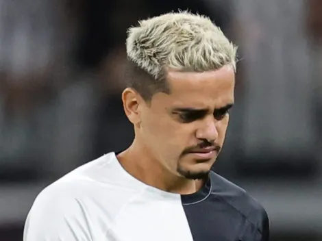 Fagner volta a protagonizar lance polêmico e faz torcida do Palmeiras se indignar