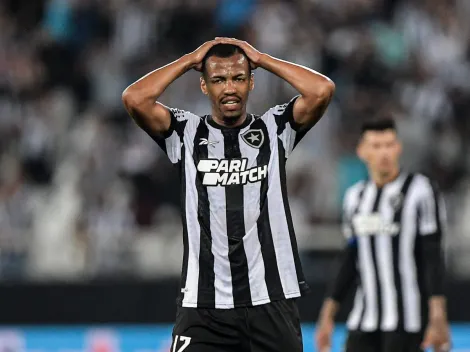 A medida em que Marlon Freitas se destaca no Botafogo, o jogador se distancia do Vasco
