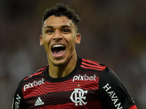 Flamengo aceita vender Victor Hugo e mais um após aval de Tite