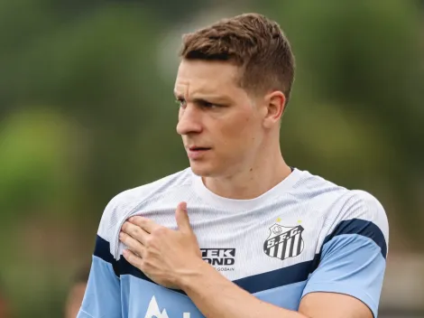 Carille recebe comunicado sobre contusão de Julio Furch no Santos