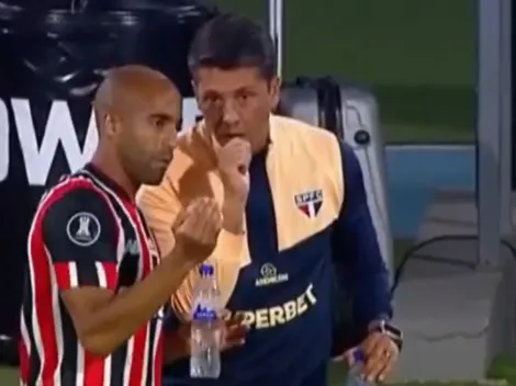 Lucas Moura é FLAGRADO orientando Carpini durante Talleres x São Paulo