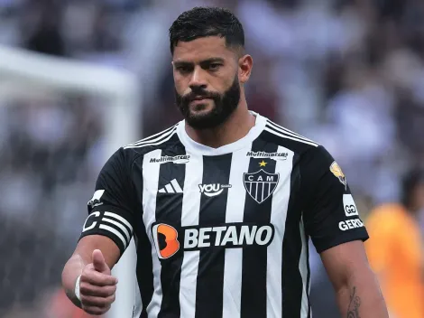 Hulk elogia a torcida do Corinthians e compara com a do Galo