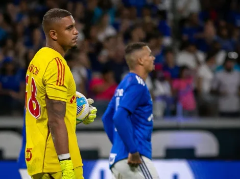 Torcida do Cruzeiro reage a falha do goleiro Anderson no clássico deste sábado