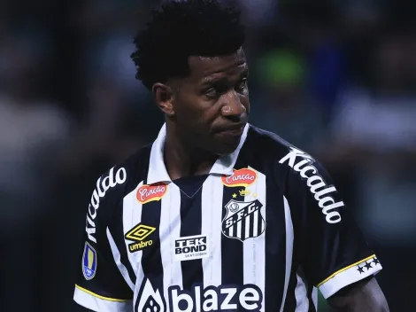 Gil sente dores, mas não deve ser desfalque do Santos