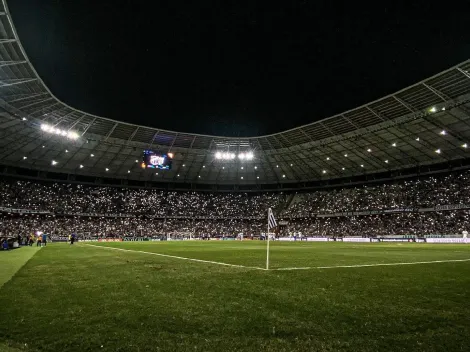 Torcida do Vasco reclama da situação do gramado do Castelão