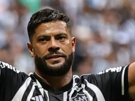 Torcida do Grêmio elogia Hulk por doação no RS