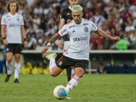 Torcida do Flamengo 'aplaude' a atuação de Arrascaeta no clássico