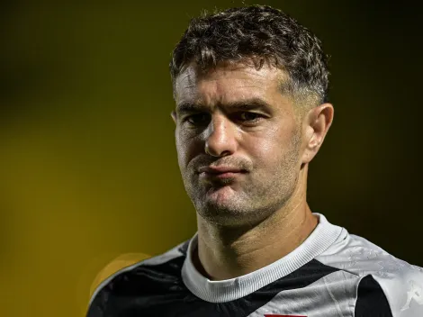 Vegetti discute com torcida do Flamengo após provocação, diz repórter