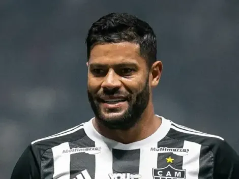 Hulk é tietado por jogador da Premier League após partida do Atlético-MG