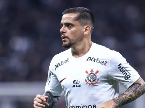 Fagner continua processo de recuperação em dia de folga