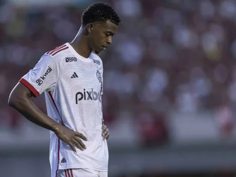 Carlinhos enfrenta obstáculos para conseguir jogar no Flamengo