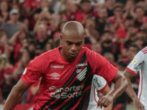 Fernandinho, do Athletico Paranaense, critica arbitragem contra o Flamengo