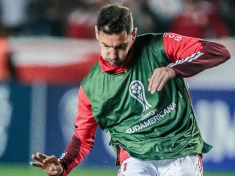 Alario erra escudo do Corinthians em arte de jogo 