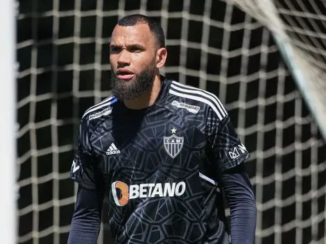 Torcida do Atlético-MG pede saída do goleiro Everson