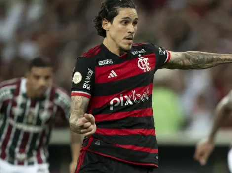 Flamengo domina Fluminense, vence no fim e segue líder