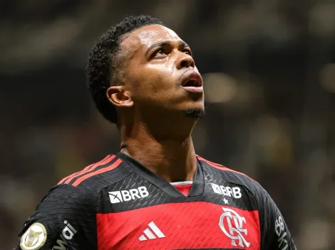 Carlinhos decide ficar no Flamengo e brigar por espaço