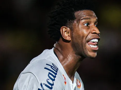 Gil, Pituca e Guilherme conversam para Carille ficar no Santos