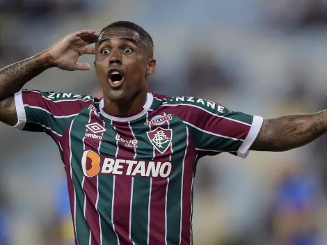 Atitude de Douglas Costa revolta torcida do Fluminense
