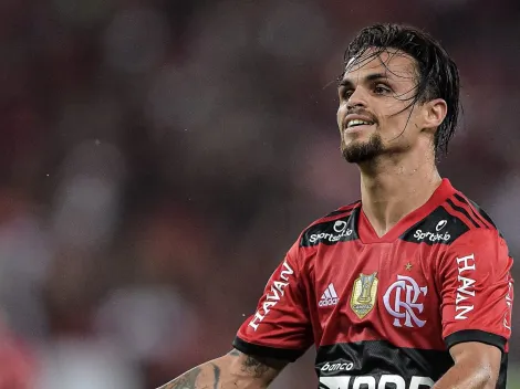 Torcida do Flamengo comemora possível retorno de Michael