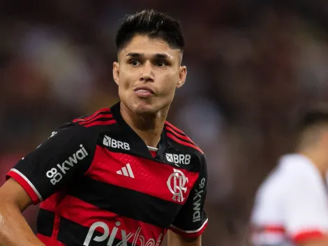 Carlinhos, último reforço do Flamengo, enfrenta obstáculos para sequência  no time.