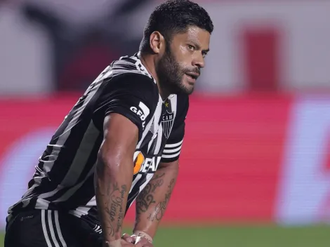 Torcida do São Paulo se irrita com reclamações de Hulk 