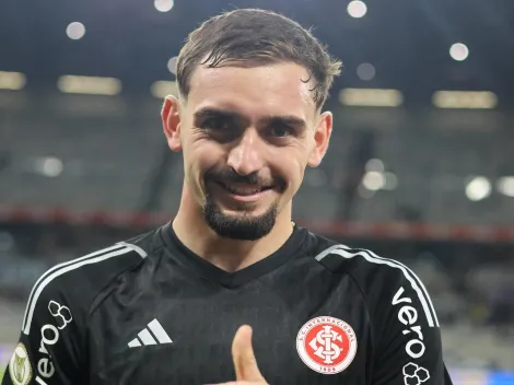 Anthoni recebe elogios de Cássio após fechar o gol contra o Cruzeiro