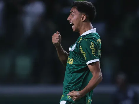 Vitor Reis treina normalmente e retorna ao Palmeiras 