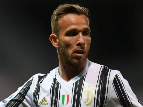 Arthur está encostado na Juventus-ITA