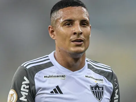 Arana e Deyverson, do Galo, rebatem Roger Flores e Neto