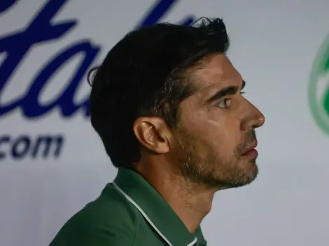 Defesa do Palmeiras falha e torcida culpa Abel Ferreira