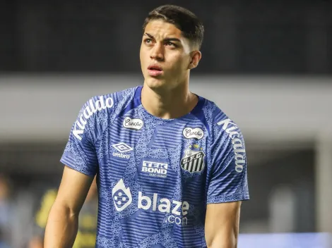 Jair sente desconforto muscular e pode desfalcar o Santos