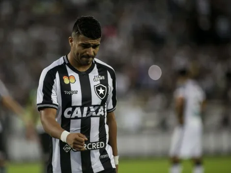 Ex-Botafogo marca golaço em estreia pela seleção uruguaia