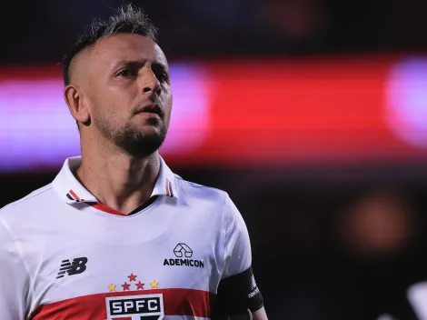 São Paulo se despede de Rafinha e jogador define futuro