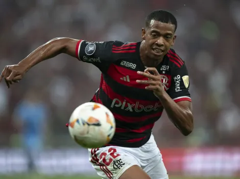 Carlinhos surge como opção caseira para o Flamengo após lesão de Pedro