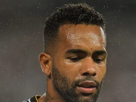 Alex Teixeira é chamado de "inútil" pela torcida do Vasco