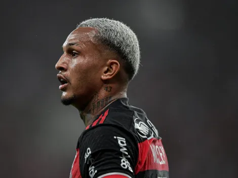 Manchester United acena com proposta por Wesley, do Flamengo