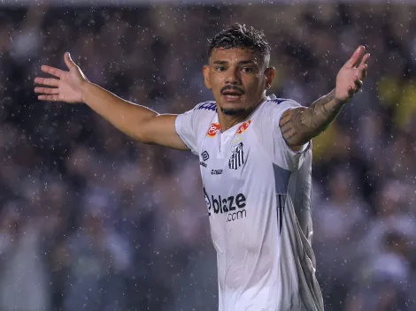 Tiquinho Soares arranca empate do Santos e rouba a cena de Neymar