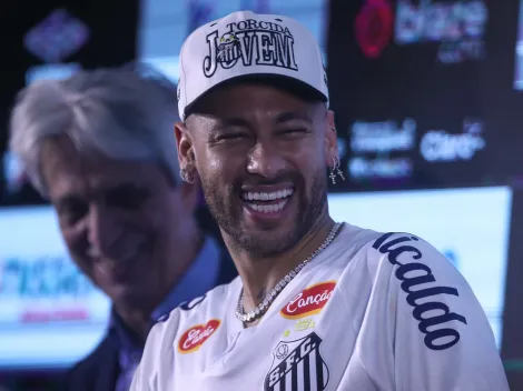 Neymar pede elogiar no CT Rei Pelé e diretoria do Santos acata