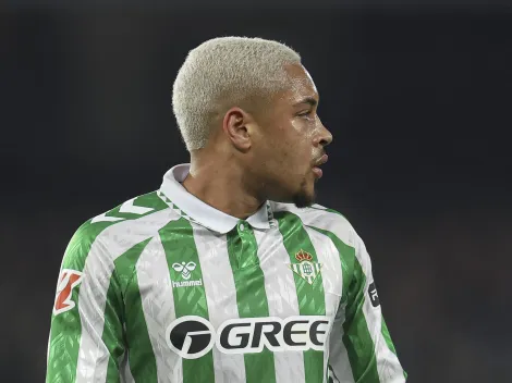 Vitor Roque causa climão no Real Bétis antes de viagem a Bélgica