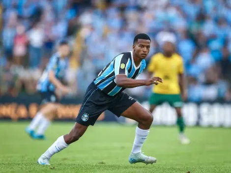 Jovem gremista estreia no profissional após quase deixar o clube