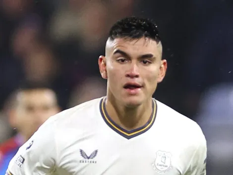 Carlos Alcaraz, ex-Flamengo, volta pro banco no Everton