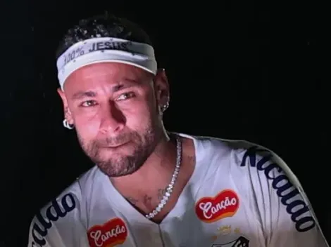 Neymar chora e faz pedido no vestiário do Santos