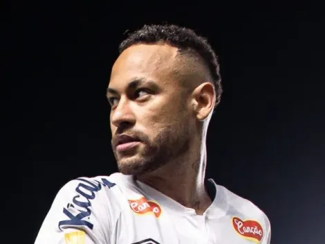 Neymar se reapresenta ao Santos ainda com problema