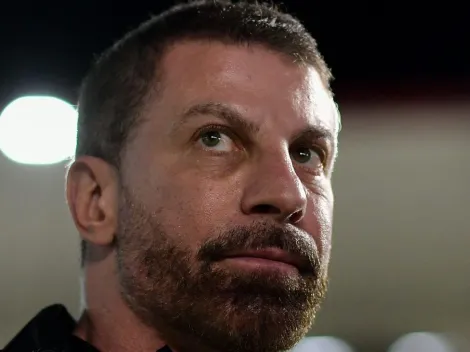 Após venda de Melbourne, pressão sobre Pedrinho aumenta no Vasco