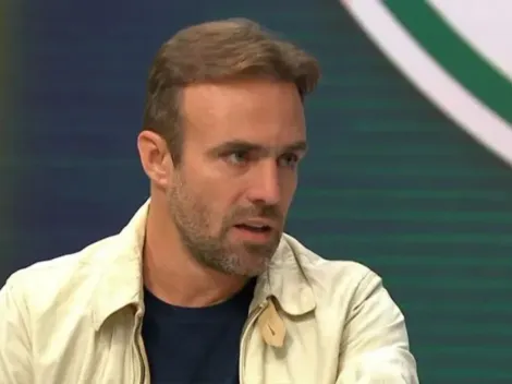 Roger Flores diz o que pensa sobre o futuro de John Arias