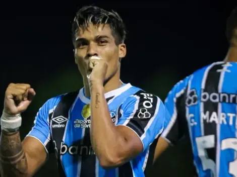 Arezo comenta sobre disputa no time titular com Braithwaite