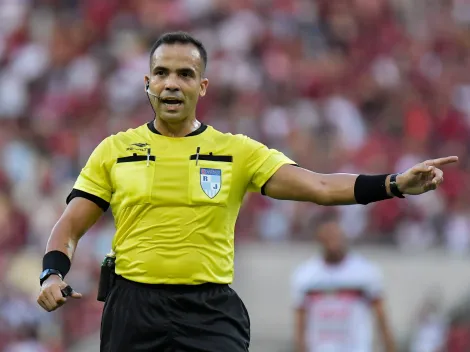 Torcida do Cruzeiro critica arbitragem de Alex Gomes Stefano